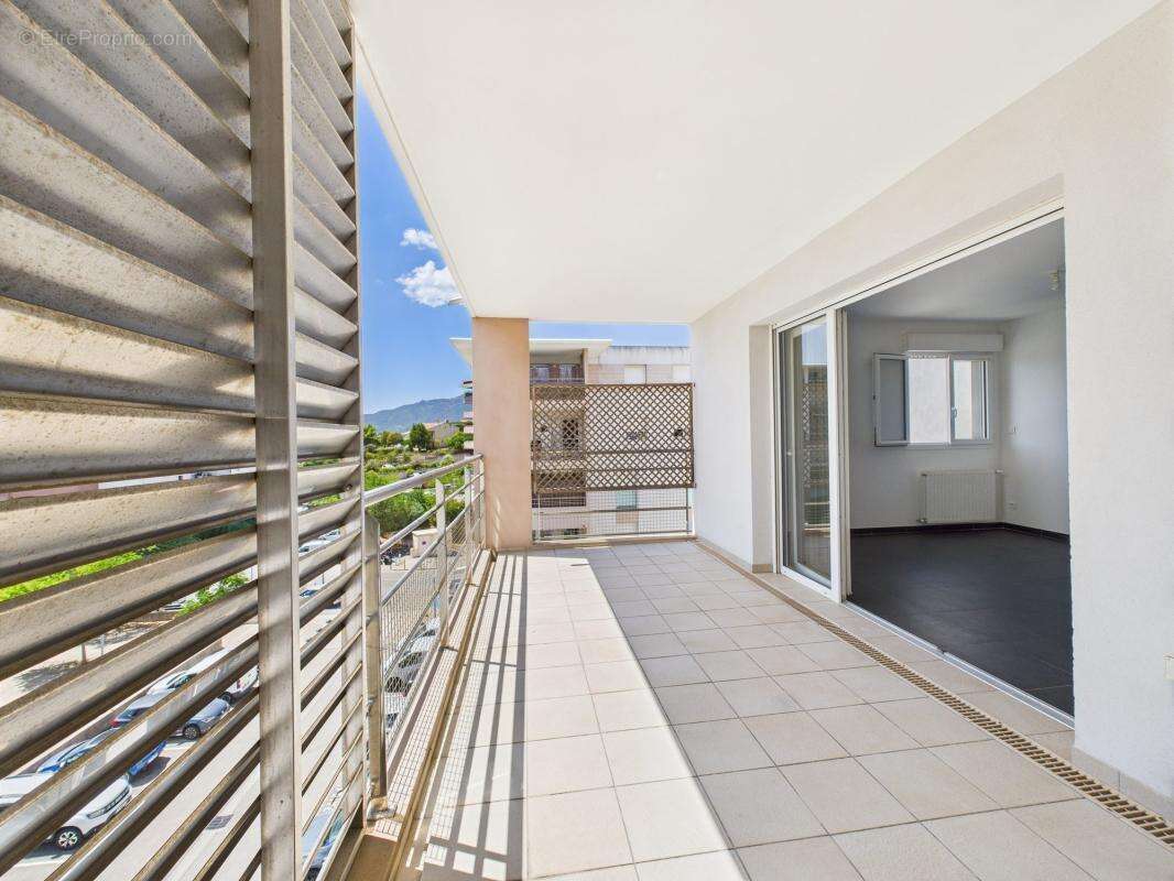 Appartement à SARROLA-CARCOPINO