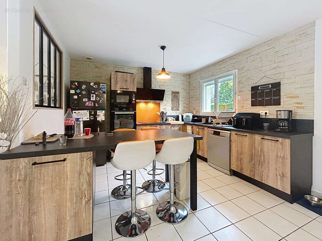 Maison à SAINT-PANTALEON-DE-LARCHE