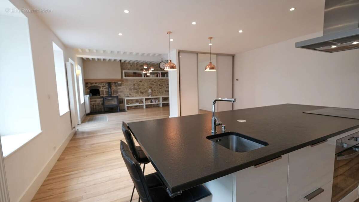 Maison à OUROUX-EN-MORVAN