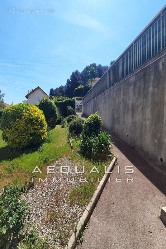 Appartement à SAINT-LAURENT-DU-VAR