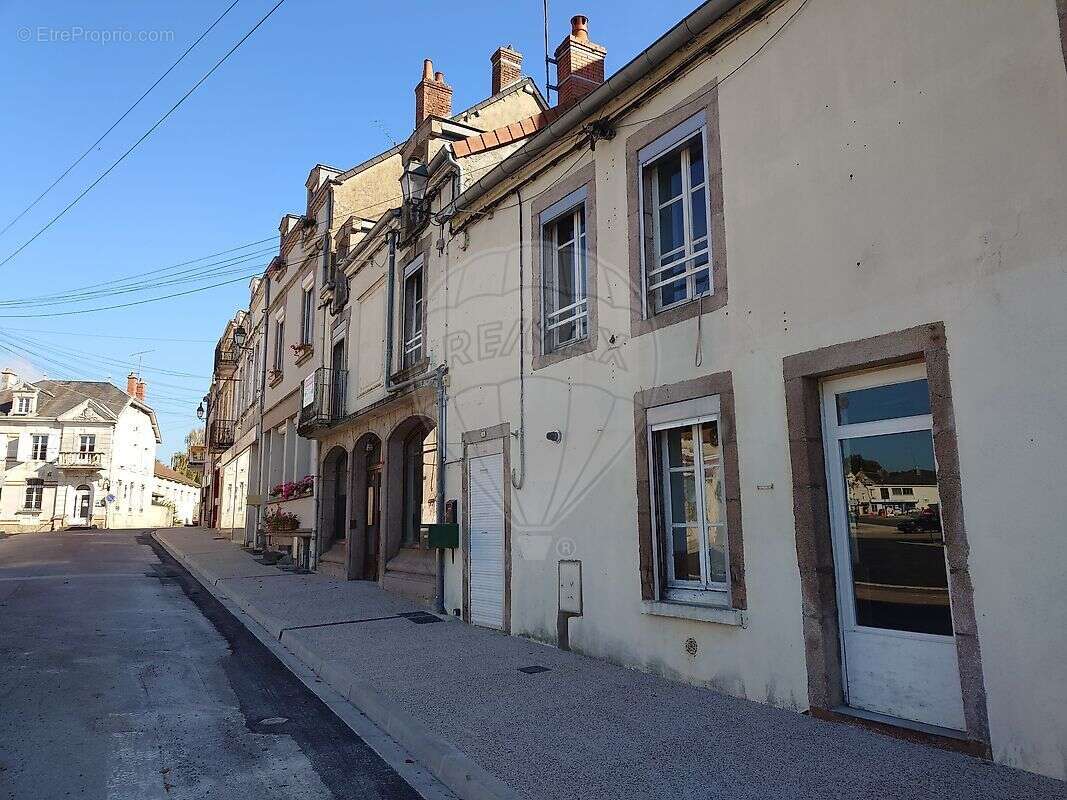 Maison à LUZY