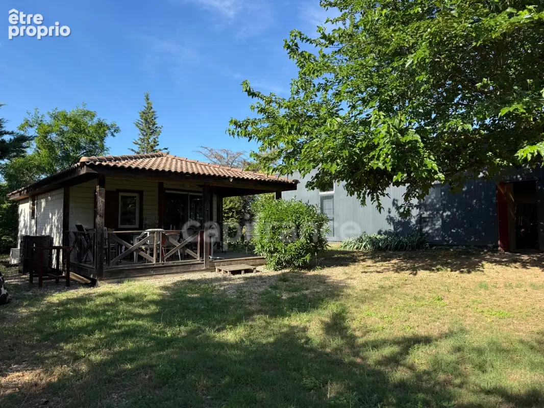 Murs professionnels avec logement - 696 m² - Sud Montélimar - photo 3