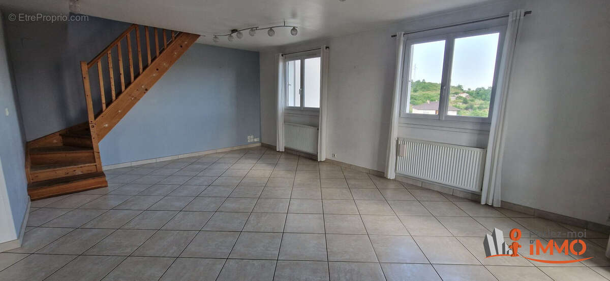 Maison à GENILAC