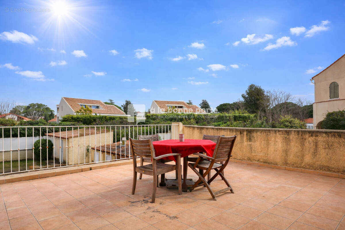 Maison à SAINT-CYR-SUR-MER