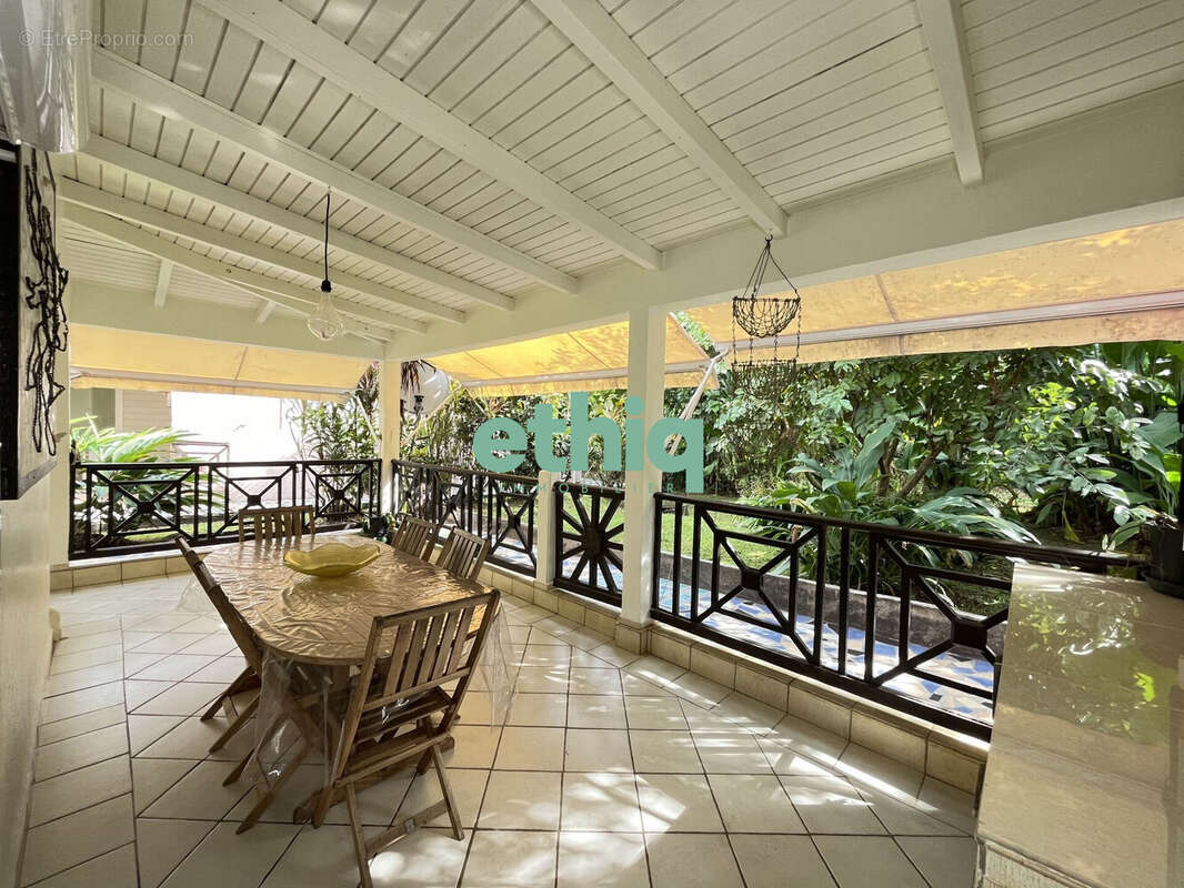 Maison à PETIT-BOURG