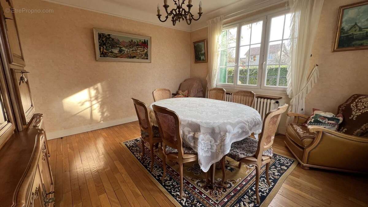 Maison à LES CLAYES-SOUS-BOIS