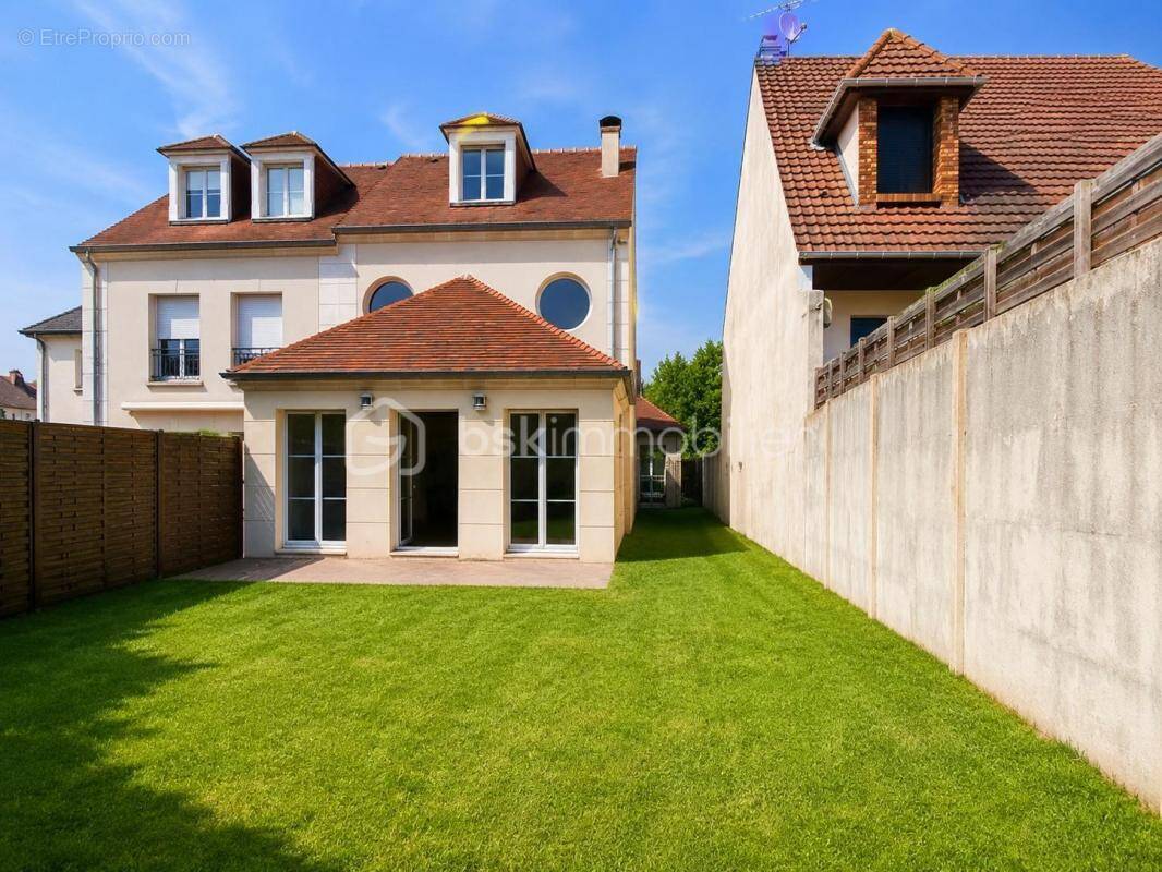 Maison à CHAMPS-SUR-MARNE