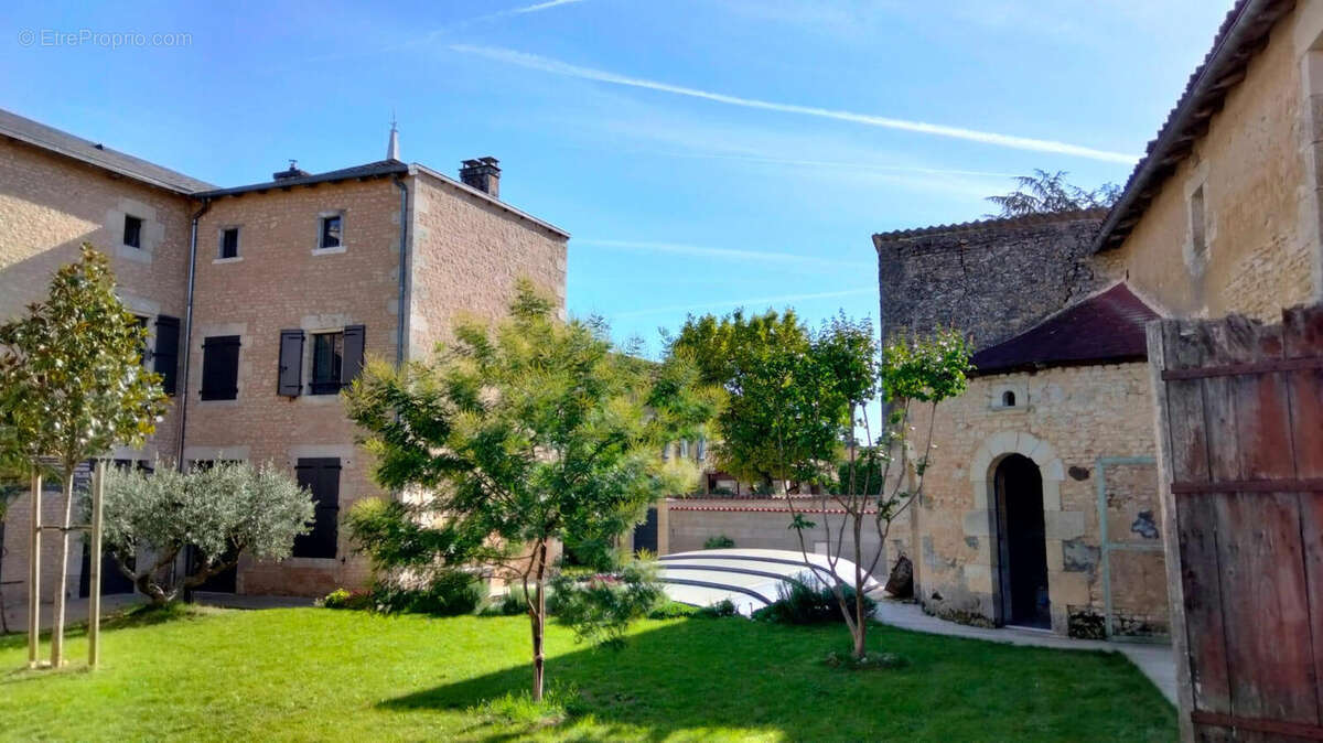 OVERVIEW - Maison à USSON-DU-POITOU
