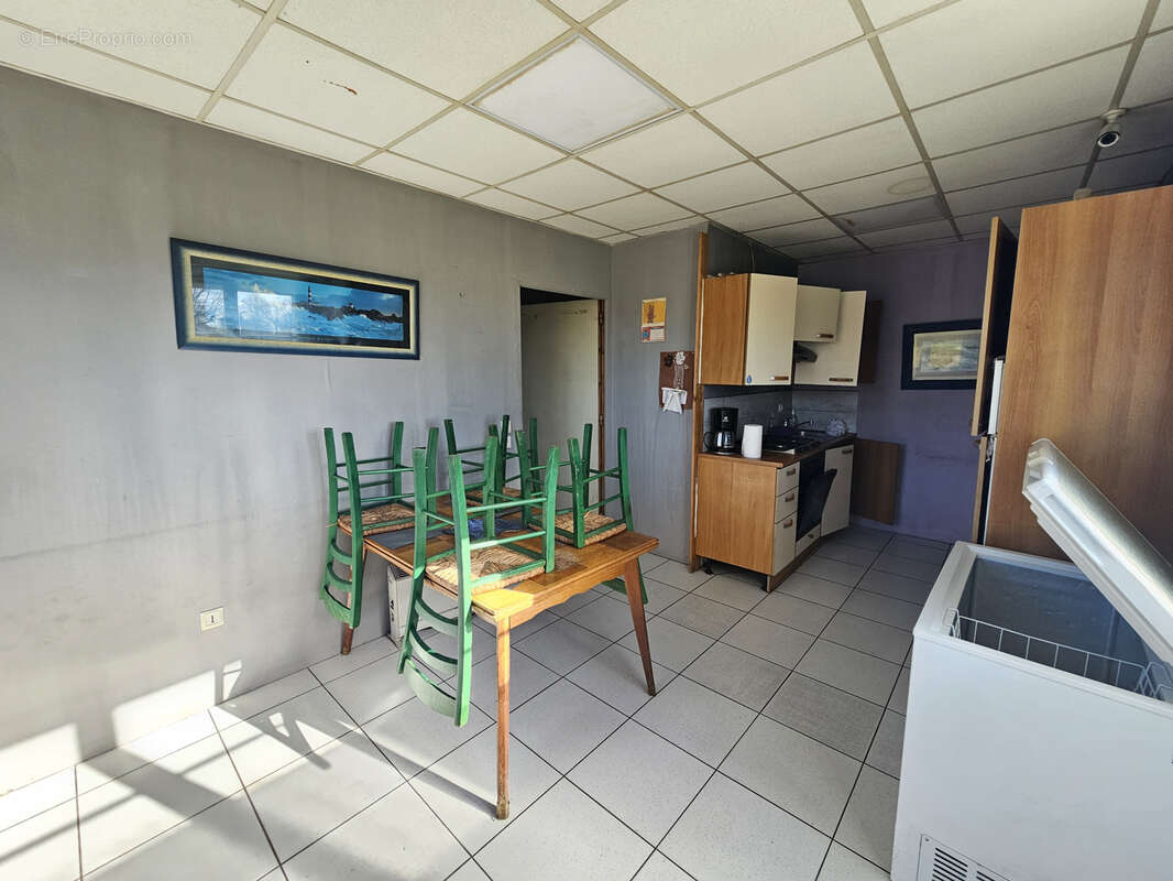 Commerce à LA SAUVAGERE