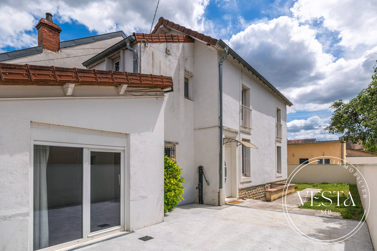 Maison à LONGVIC