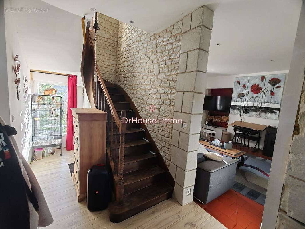 Maison 159 m² à Dange-Saint-Romain  - photo 34