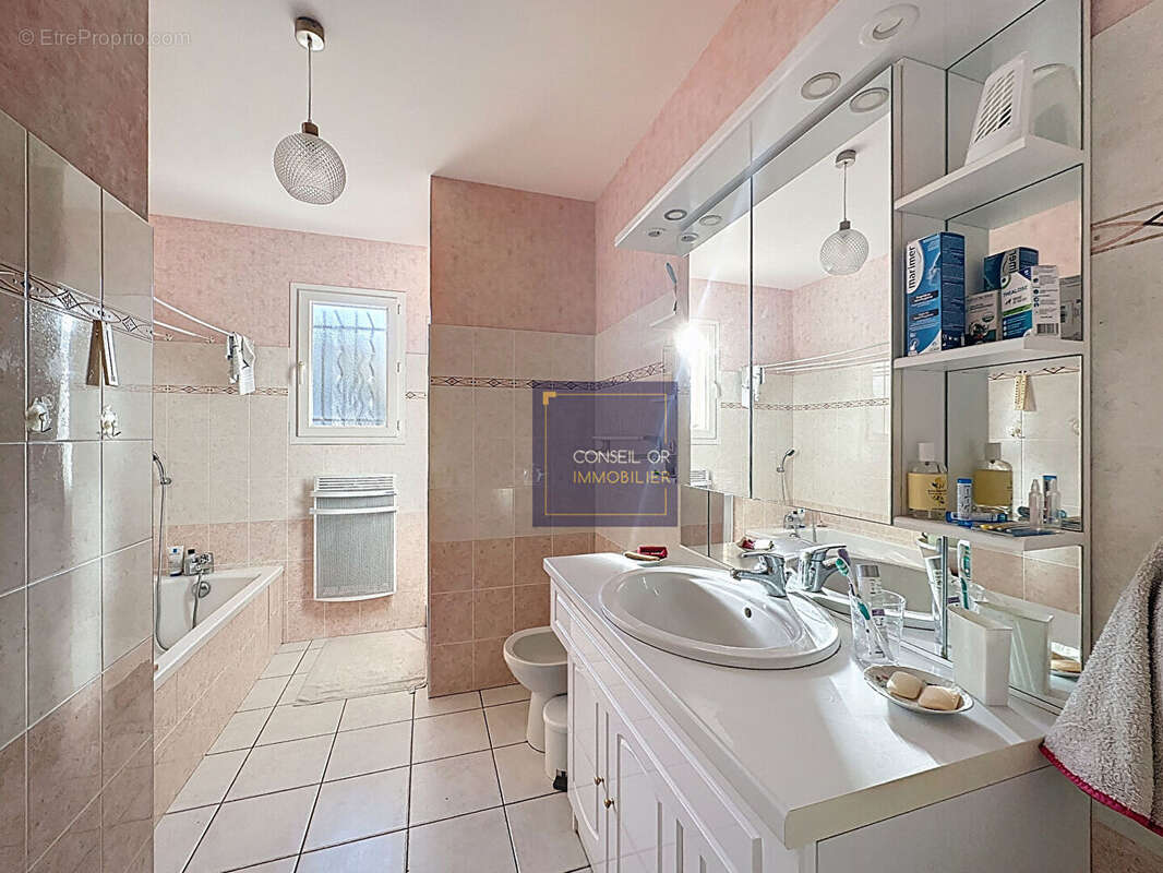 Maison à SAINT-GENIS-LAVAL