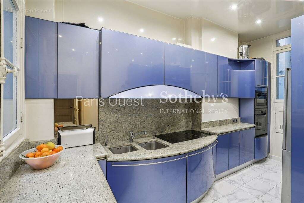 Appartement à NEUILLY-SUR-SEINE