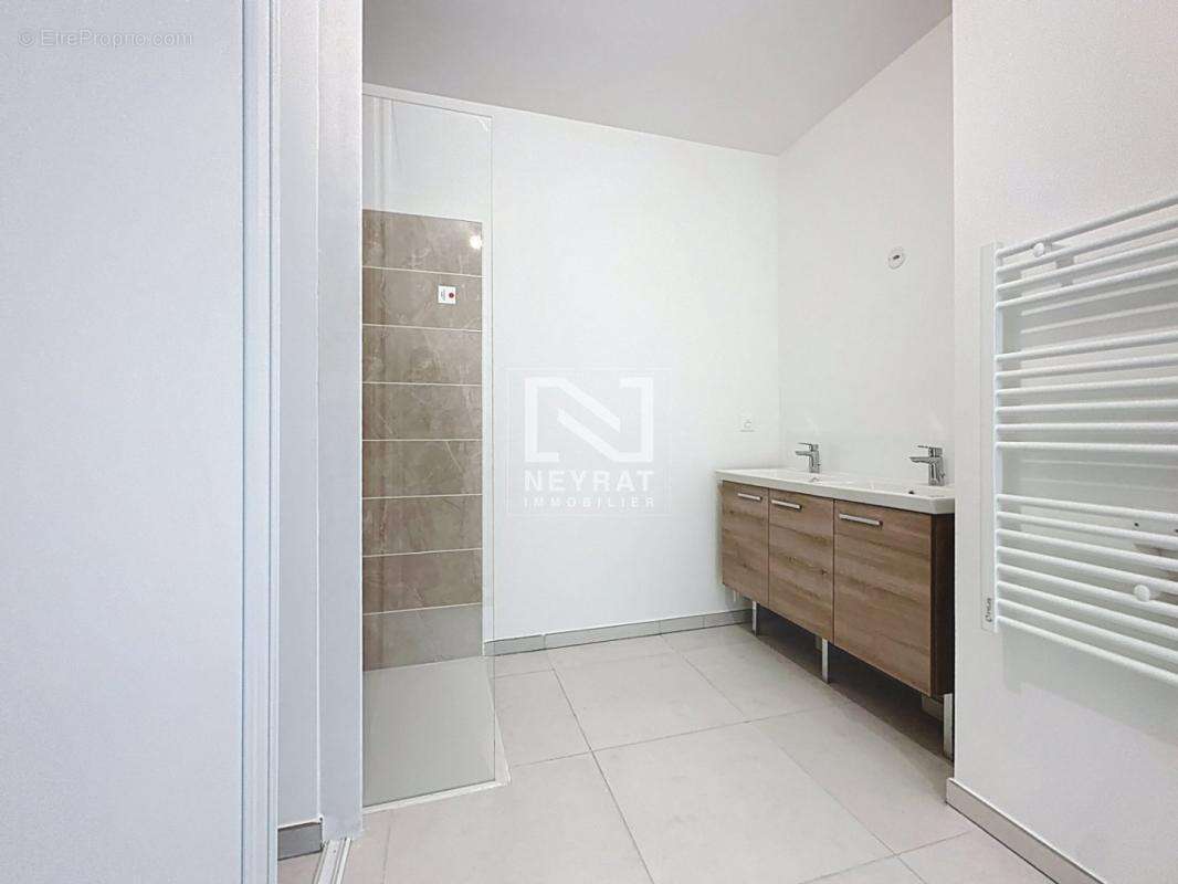 Quartier jean moulin - t4 dernier etage avec double parking - photo 9