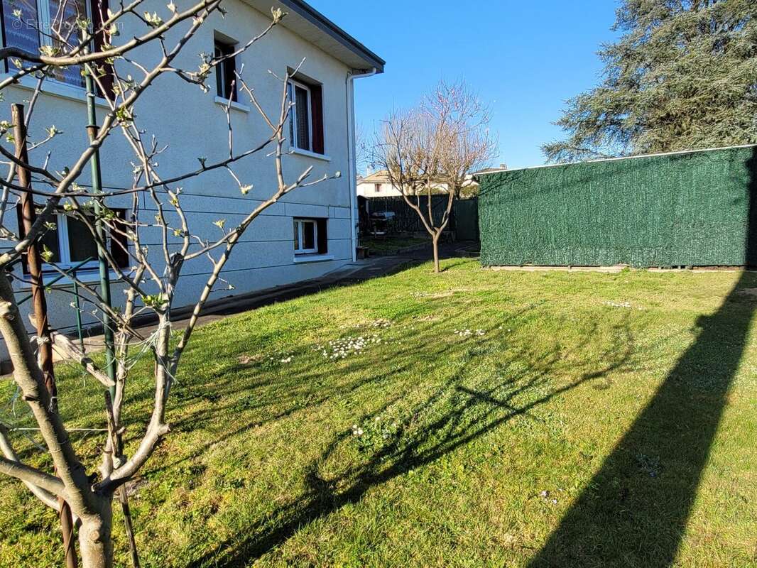 Maison à SAINT-LEONARD-DE-NOBLAT