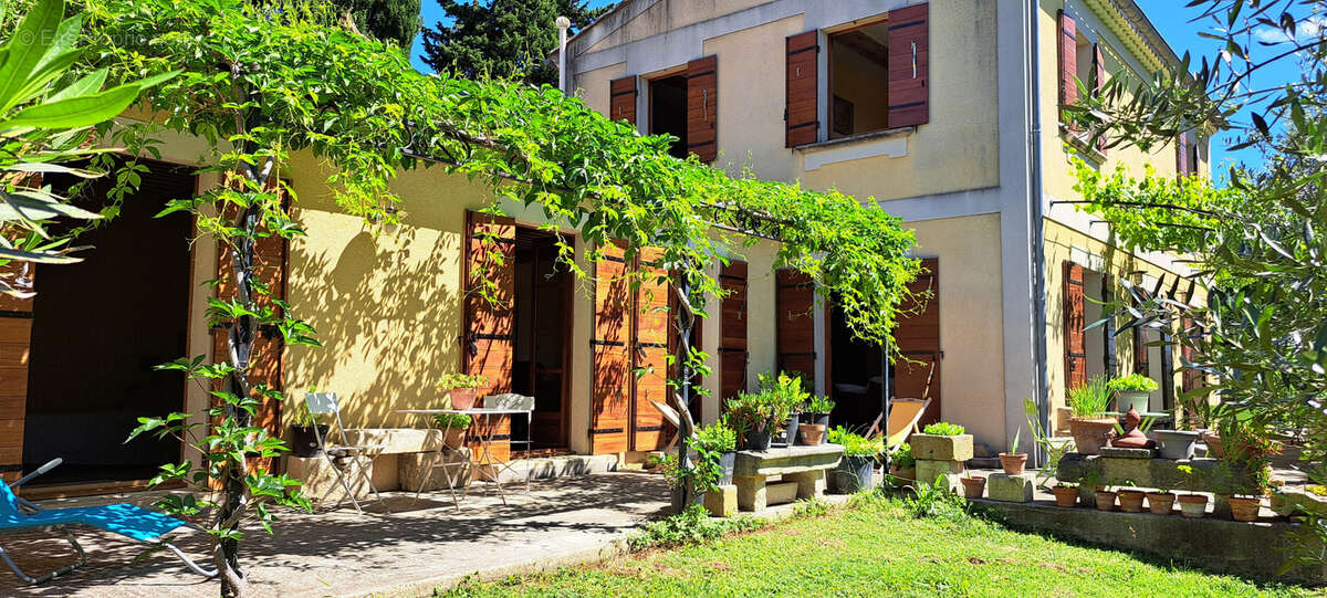 Maison à L'ISLE-SUR-LA-SORGUE