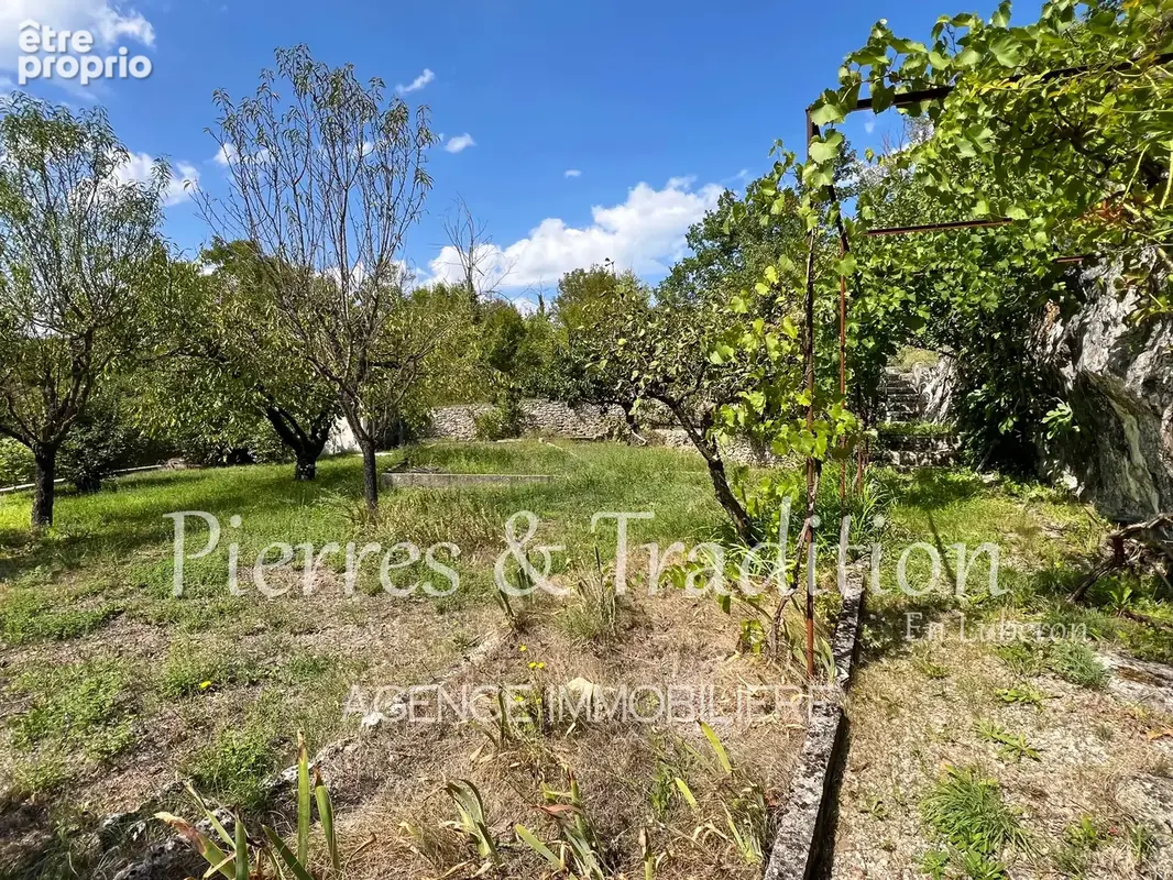 Céreste en Luberon, joli jardin de 480 m² avec petit cabanon - photo 3