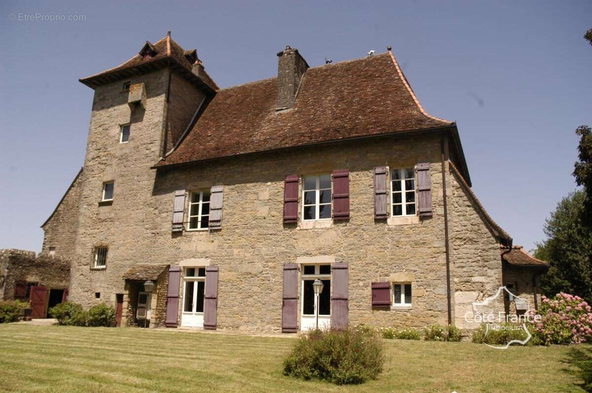 Château du XVIIe siècle avec maison d'amis, salle d'armes, t - photo 3
