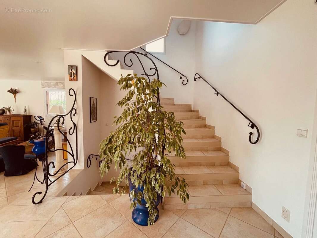 Maison à ROQUEBRUNE-SUR-ARGENS