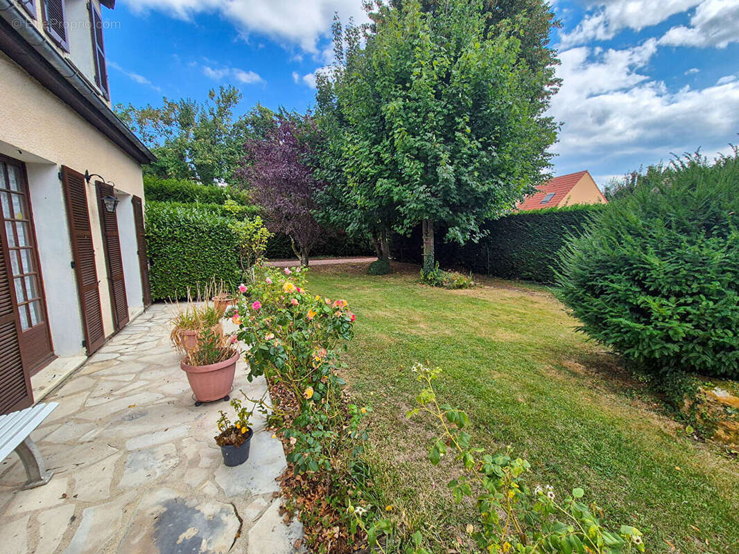 Maison à SIVRY-COURTRY