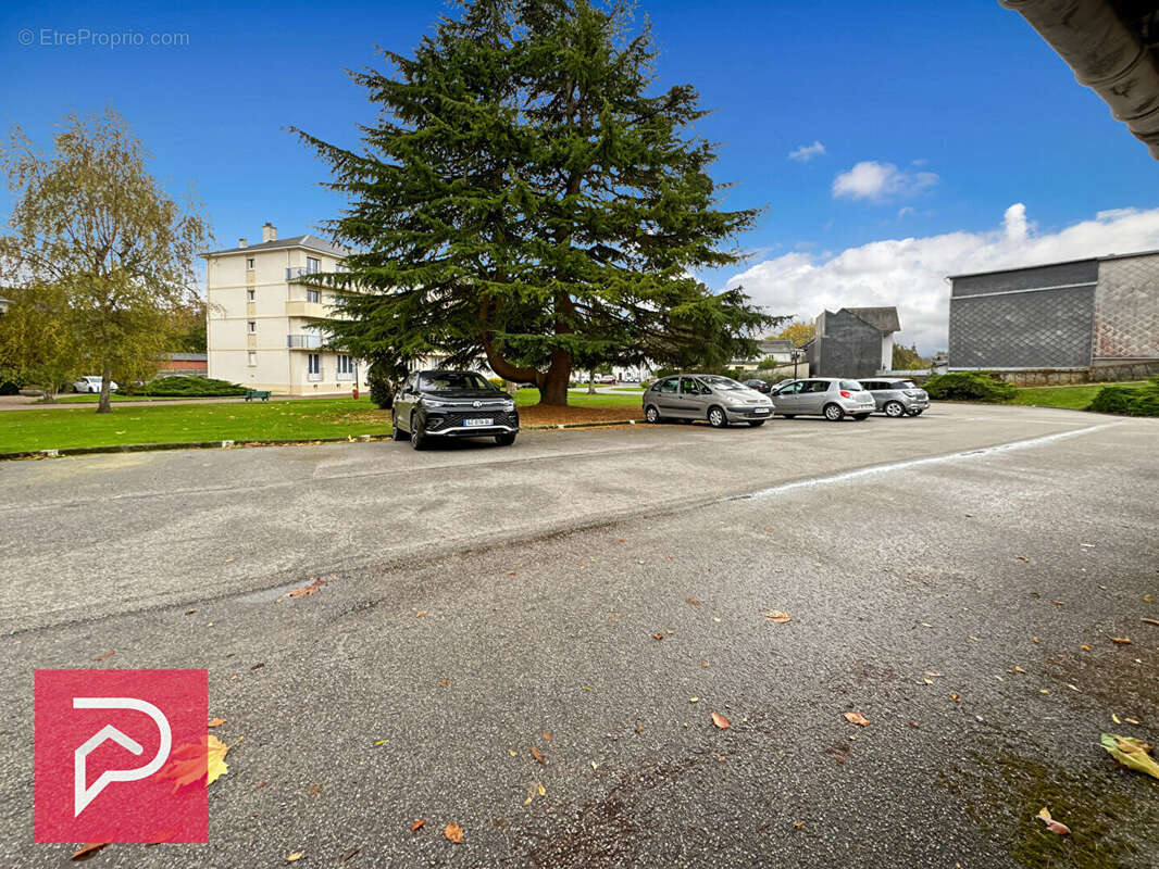 Parking à BERNAY