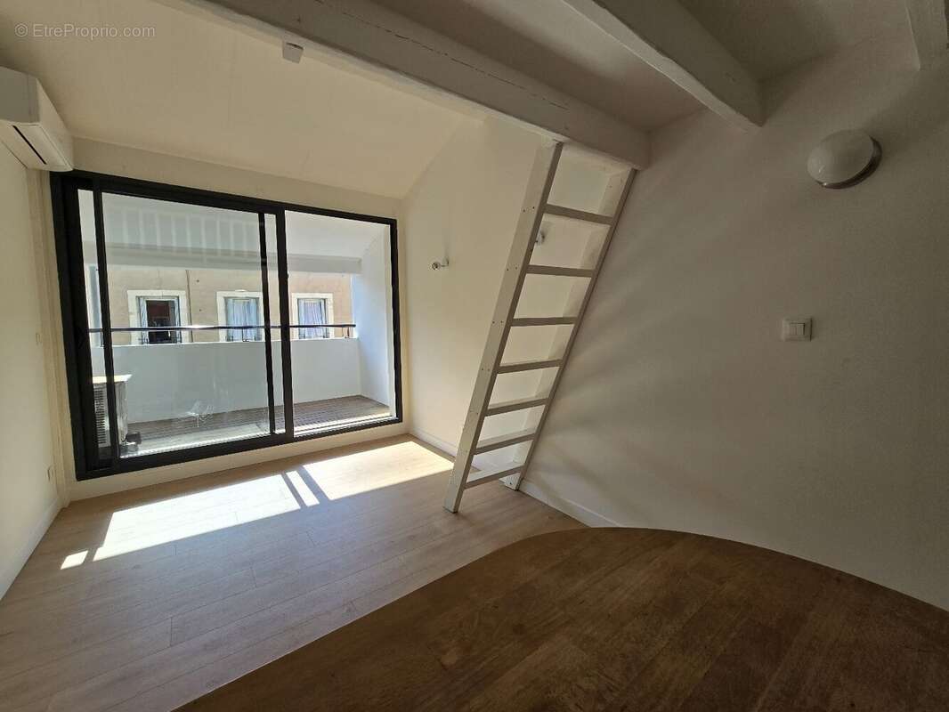 Au cur du très prisé **Quartier Haut de Sète** - photo 4