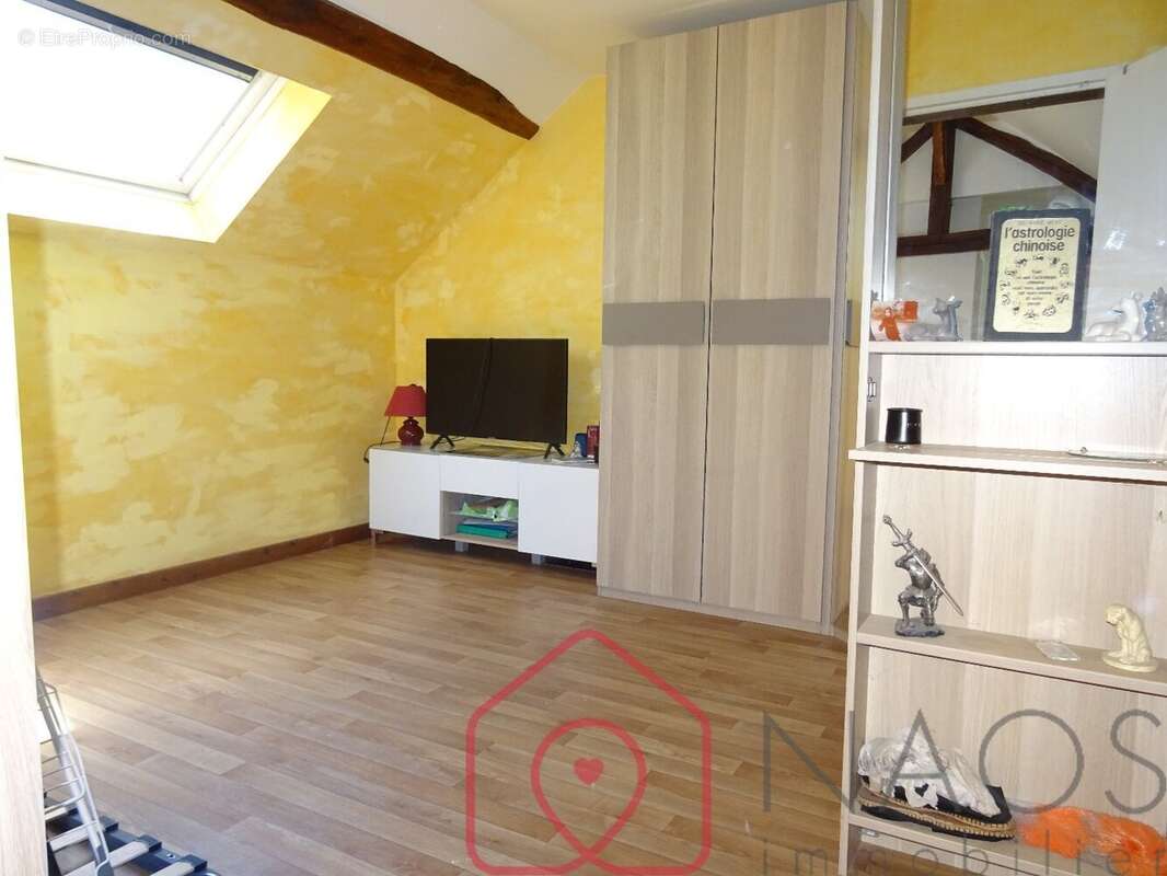 Maison à IVOY-LE-PRE