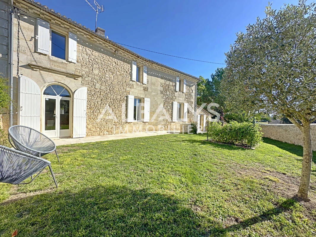 Maison à GENISSAC