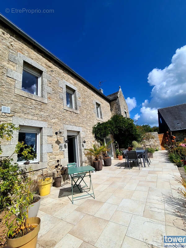 Maison à PLOUGOULM