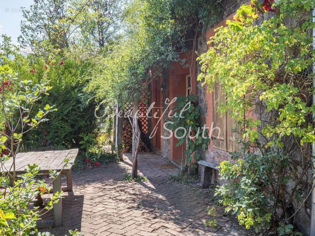Ensemble immobilier atypique, secteur prades - photo 16