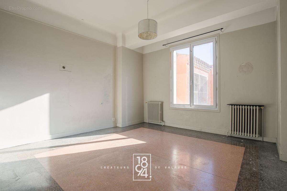 Appartement à MARSEILLE-5E