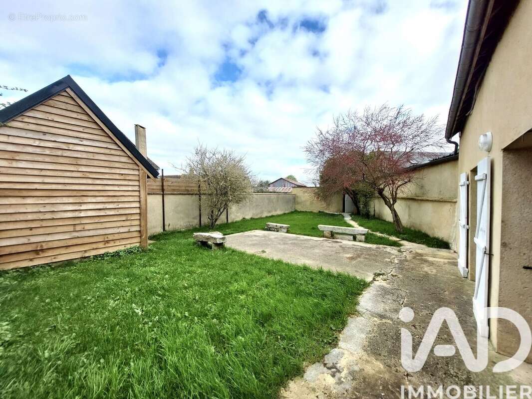 Maison 80 m² à Doucelles  - photo 6