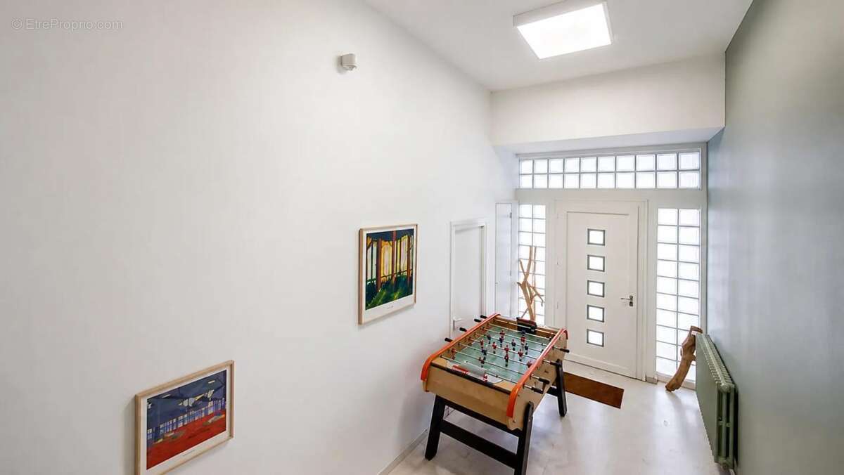 Immeuble de rapport: 3 lots loués: T5, T2, Studio avec 3 garages - photo 13