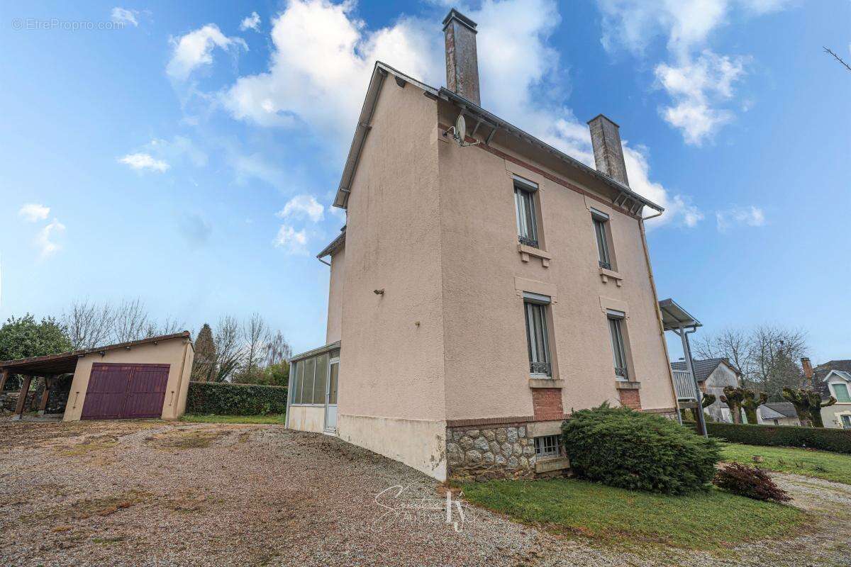 Maison à SAINT-GERMAIN-LES-BELLES