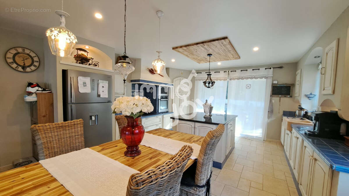 A Remarkable Home of Charm and Noble Materials in a Serene Pine Forest Environment - photo 9