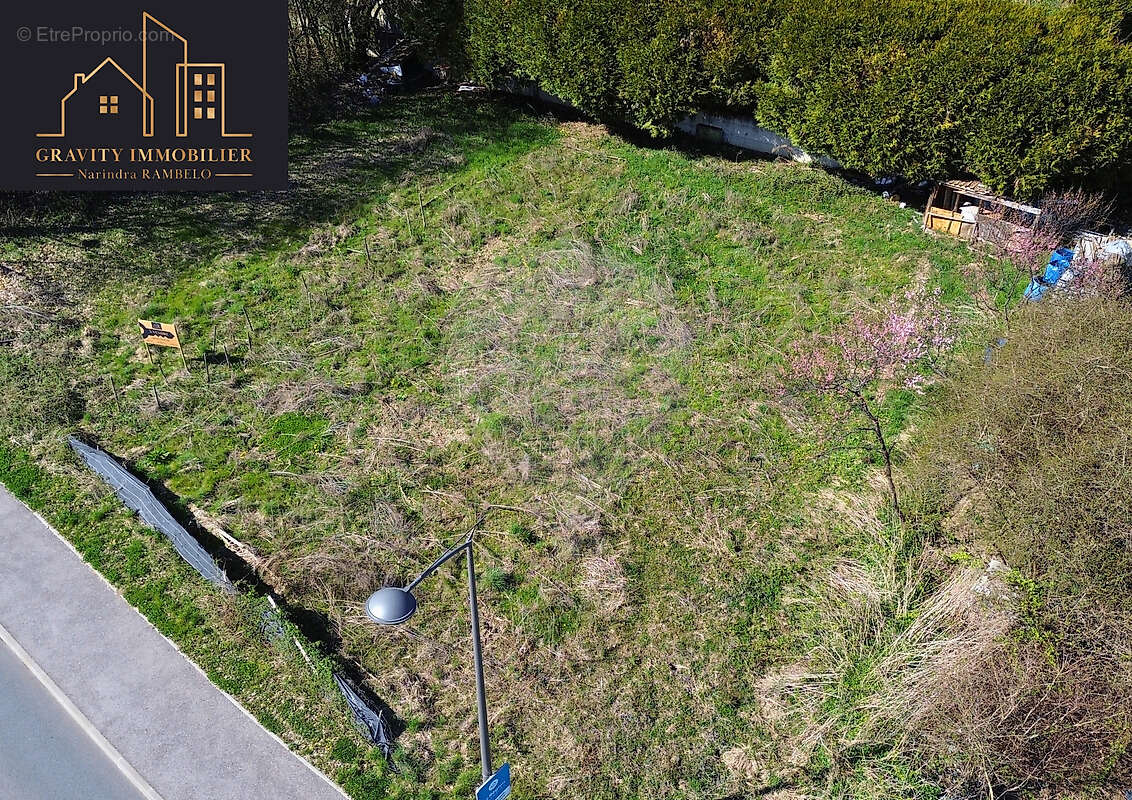 Terrain à MARIGNIER