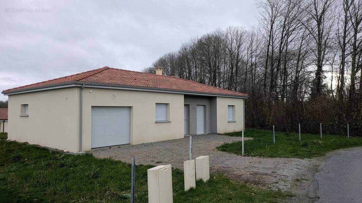 Maison à CHALUS