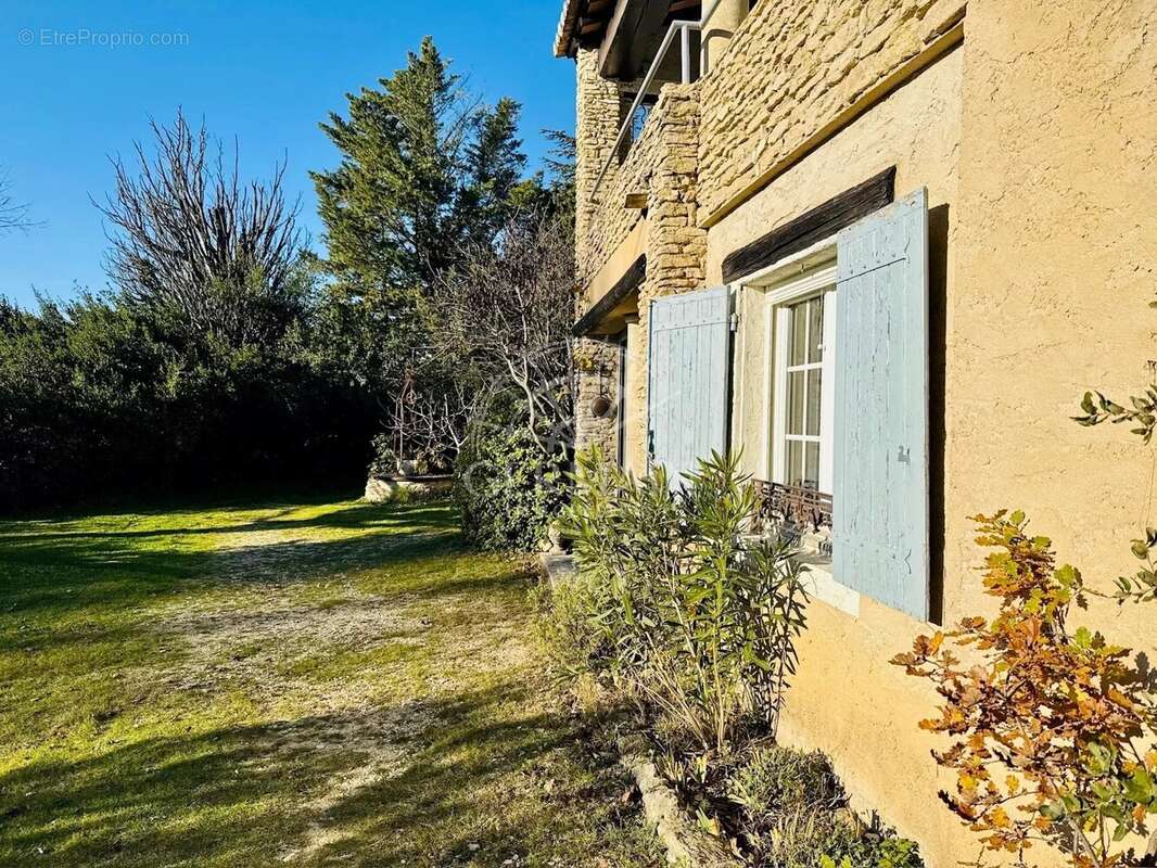 Maison à L'ISLE-SUR-LA-SORGUE
