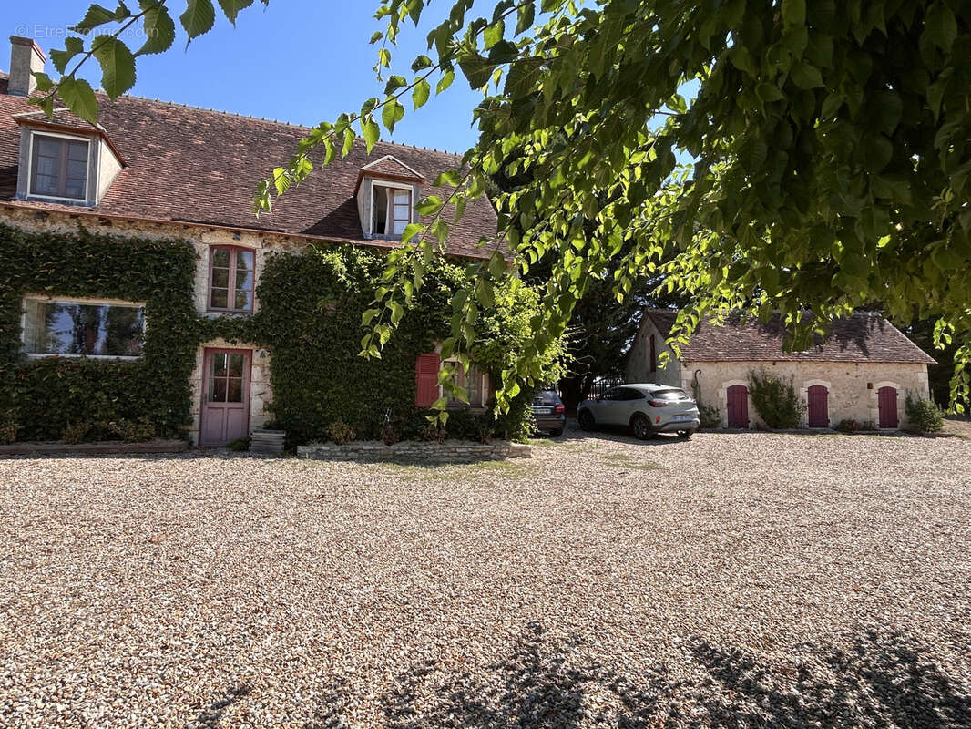 Propriété 10 pièces avec piscine à Chalais (36) - photo 21