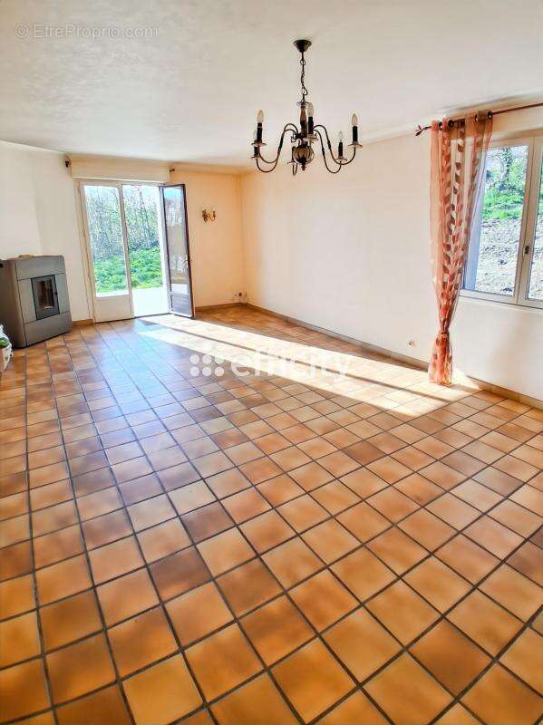 Maison à LE HAUT-CORLAY