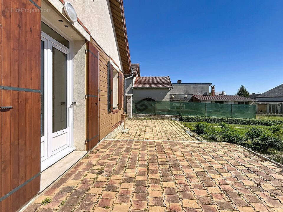 Maison à NEUFCHATEL-SUR-AISNE