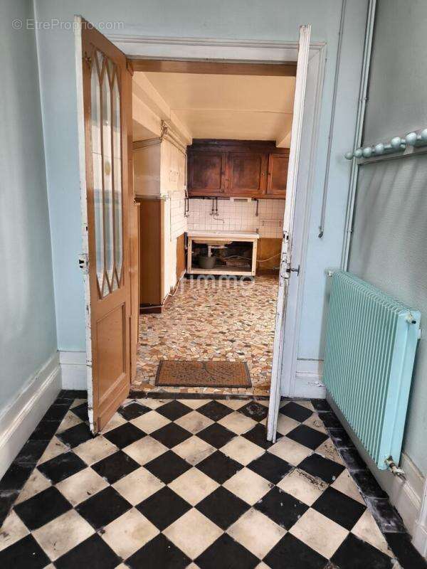 Commerce à SAINT-LOUBES