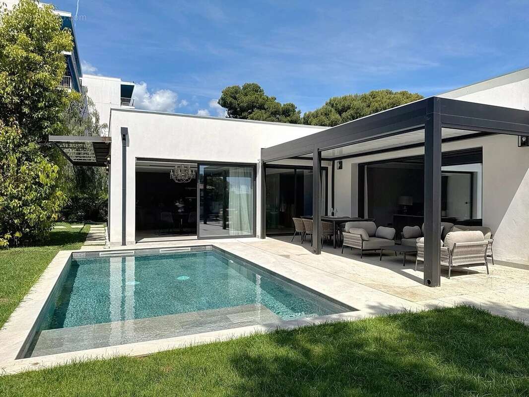 Maison à ROQUEBRUNE-CAP-MARTIN