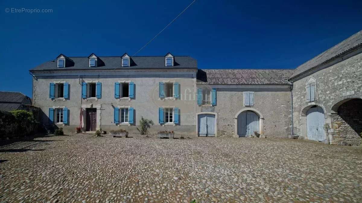 Maison à NAY