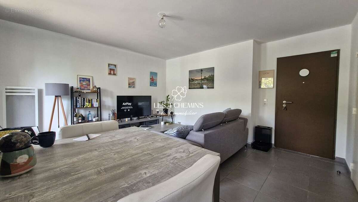 Appartement à CHATEAUNEUF-LE-ROUGE
