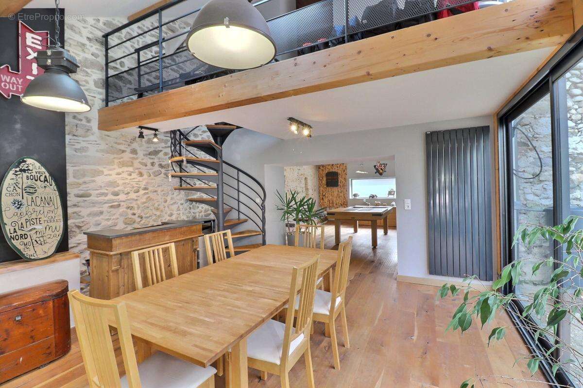 Belle maison en pierres - 200m² + dépendance - photo 10
