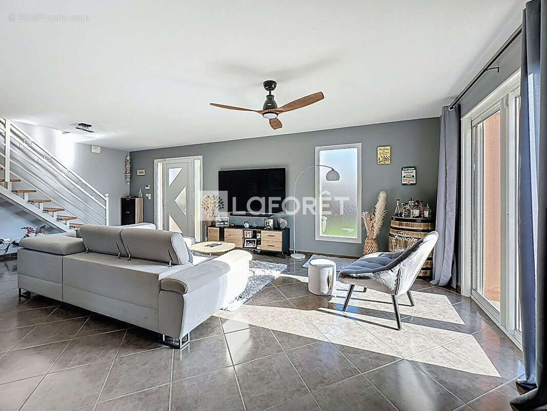 Maison à SAINT-ETIENNE-SUR-CHALARONNE