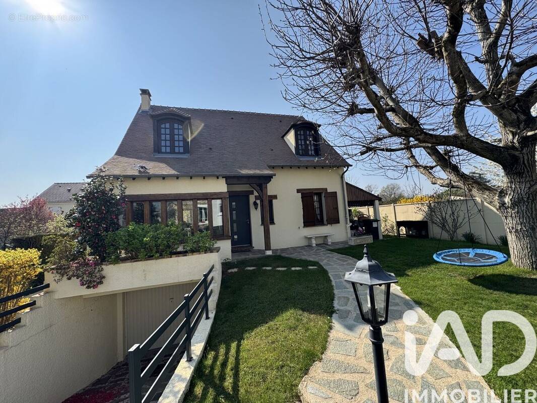 Photo 1 - Maison à SAINTE-GENEVIEVE-DES-BOIS