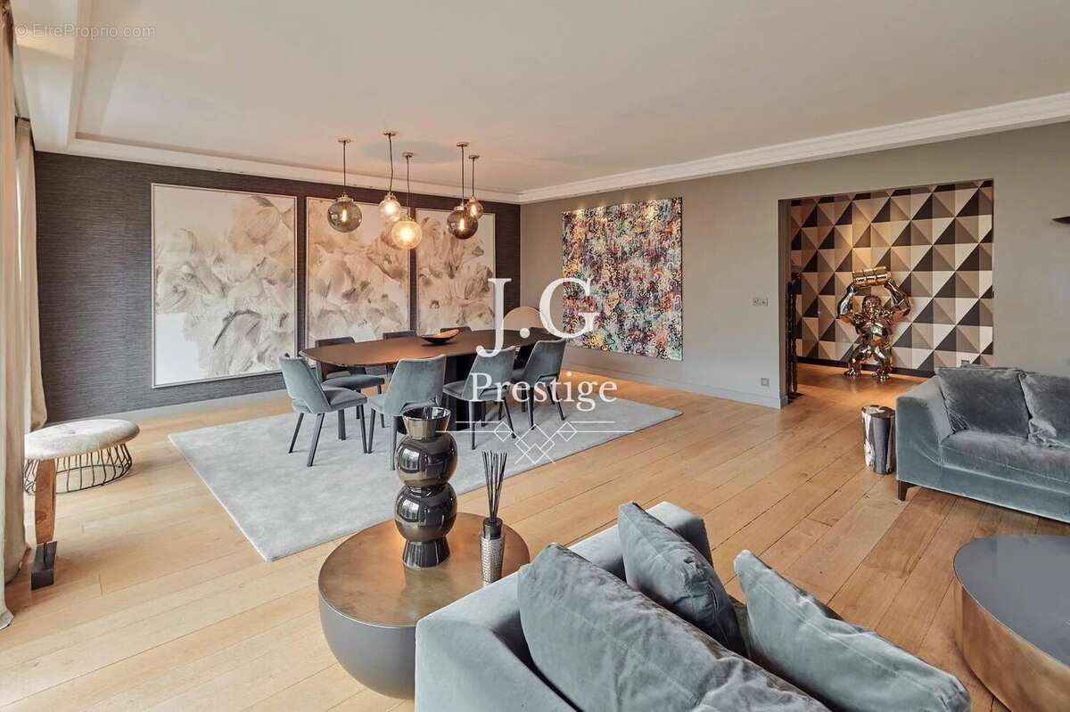 Appartement à PARIS-16E