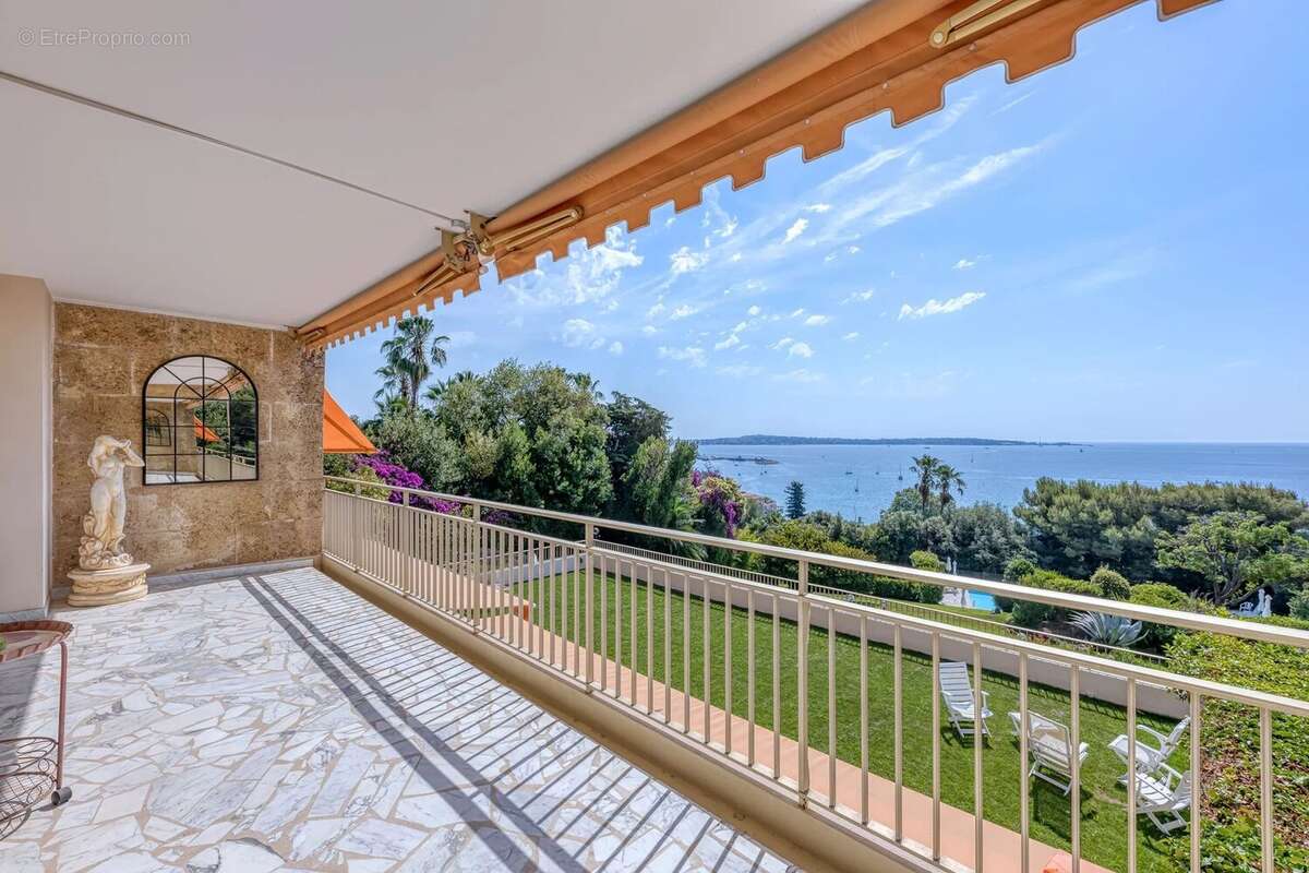 Appartement à VALLAURIS